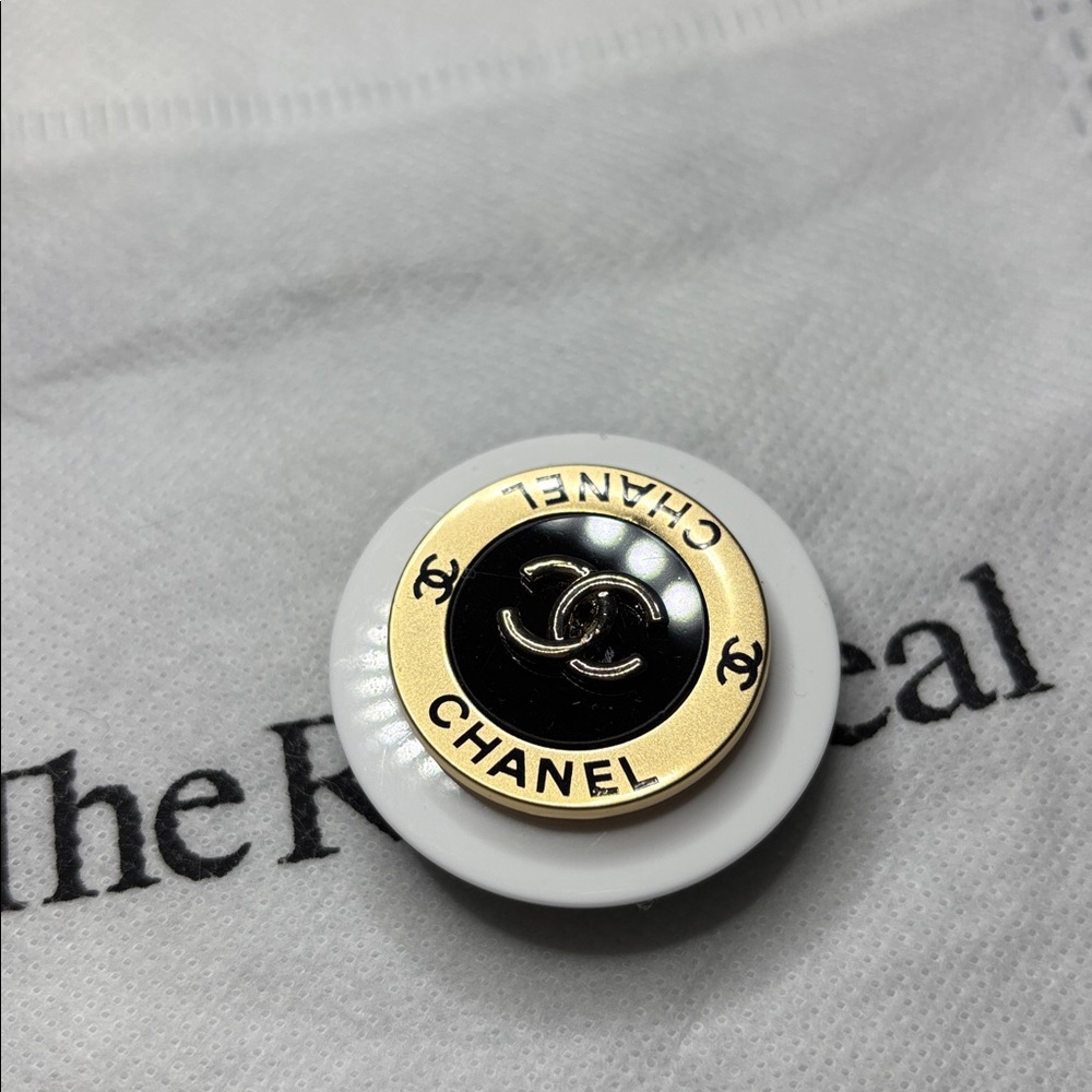 Chanel White Gold & Black CC Logo Phone Ring Grip